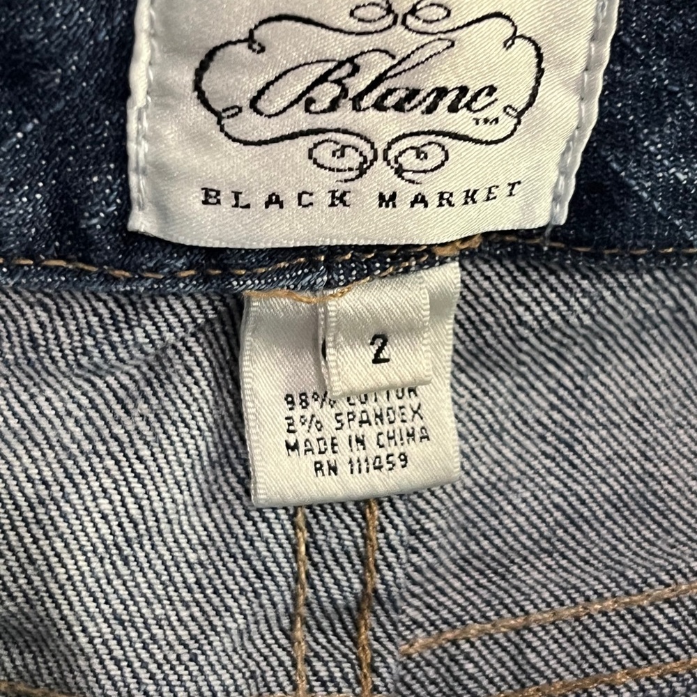 SELLING WHITE HOUSE BLACK MARKET JEAN SHORT SIZE SMALL CONDITION:USED - Picture 12 of 16